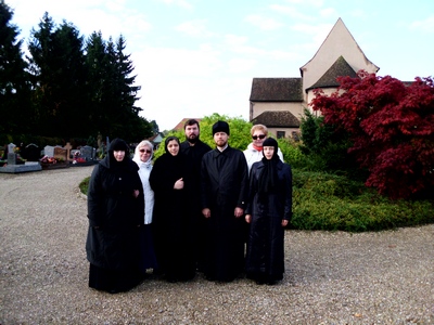 37-У храма св. ап. Трофима в Эшо